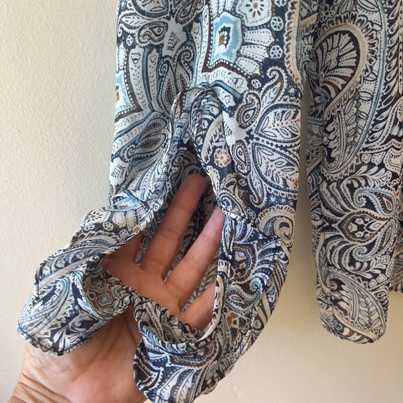BCBGeneration Sz L Sheer Blue Paisley V Neck Blouse Top Loose Fit - Picture 5 of 7